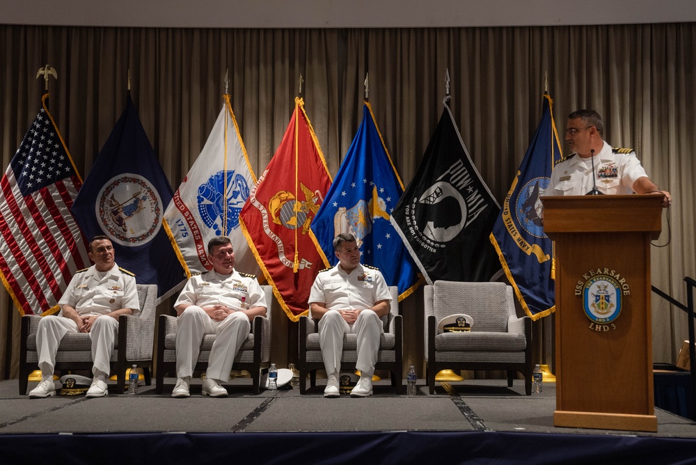 USS Kearsarge Holds Change of Command Ceremony