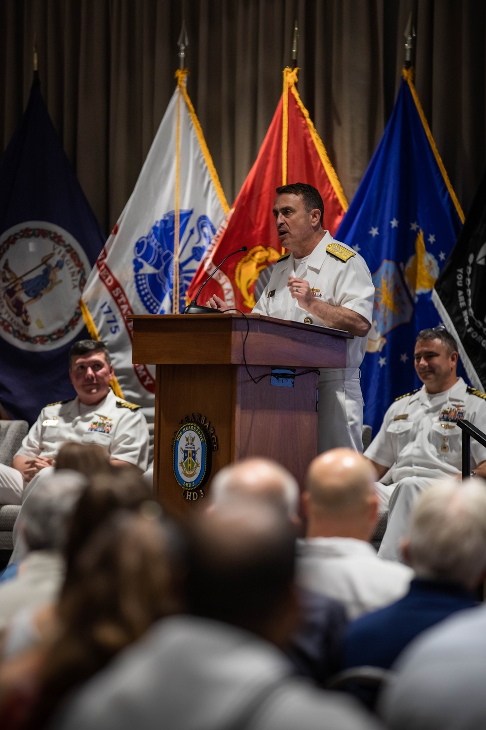 USS Kearsarge Holds Change of Command Ceremony