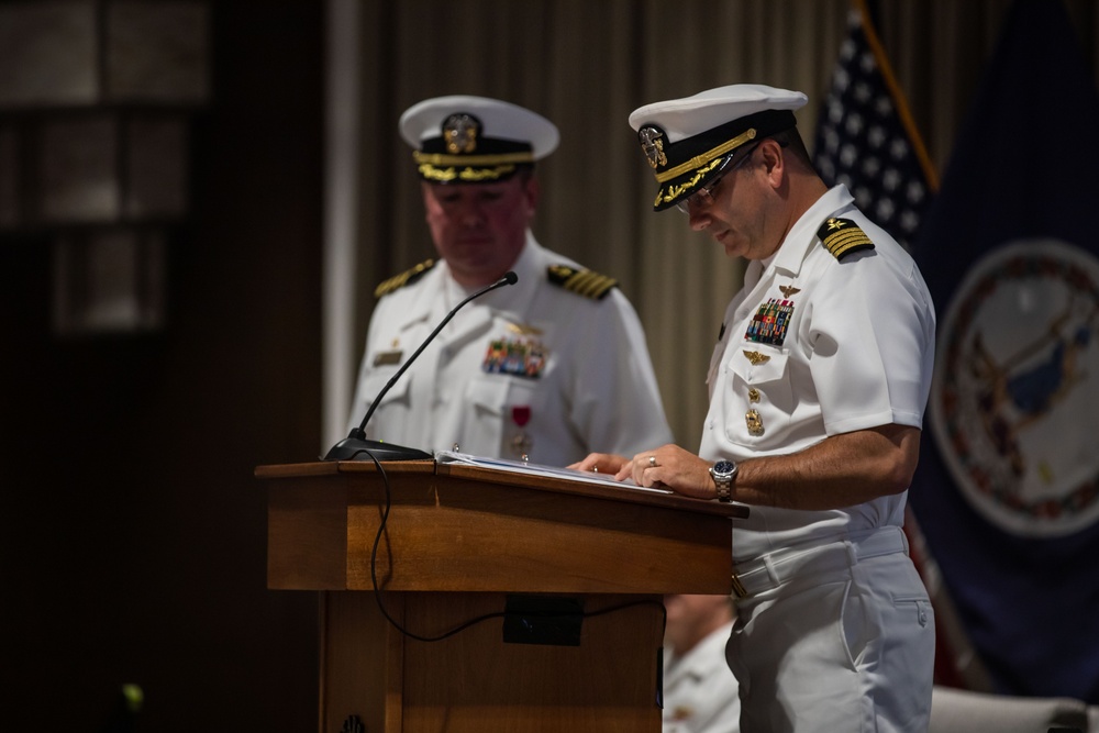 USS Kearsarge Holds Change of Command Ceremony