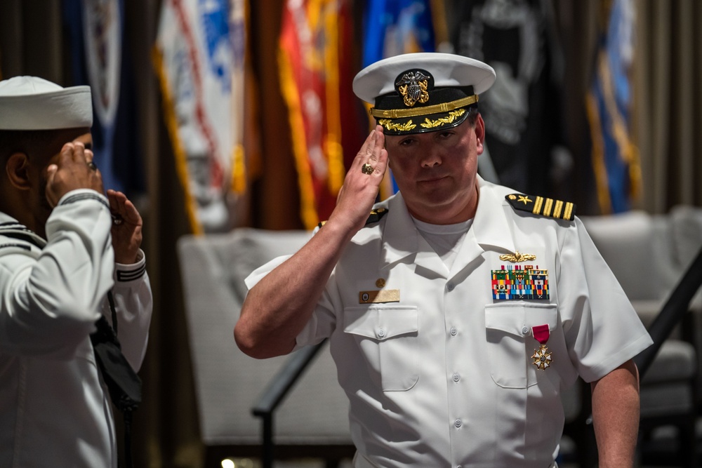 USS Kearsarge Holds Change of Command Ceremony