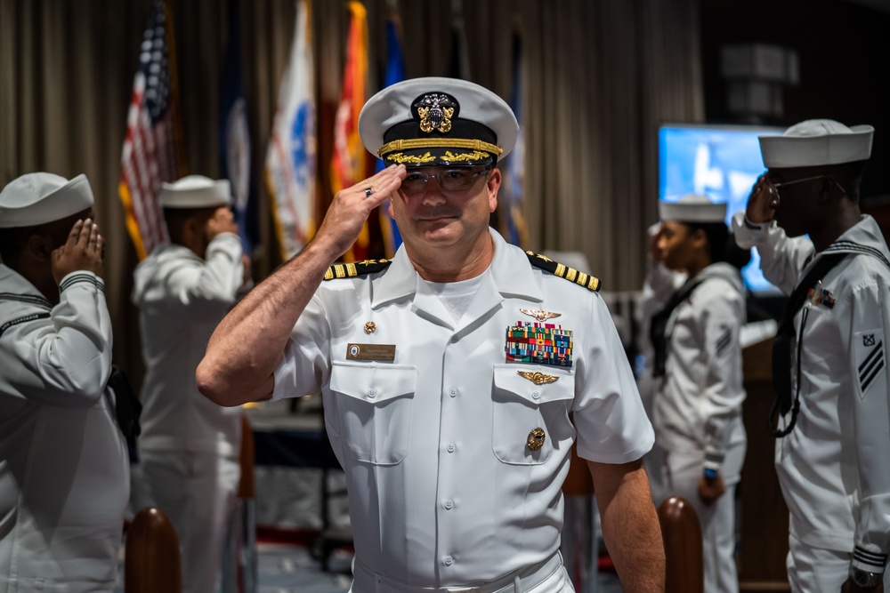 USS Kearsarge Holds Change of Command Ceremony