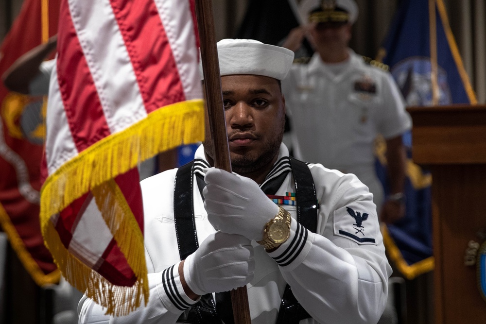 USS Kearsarge Holds Change of Command Ceremony