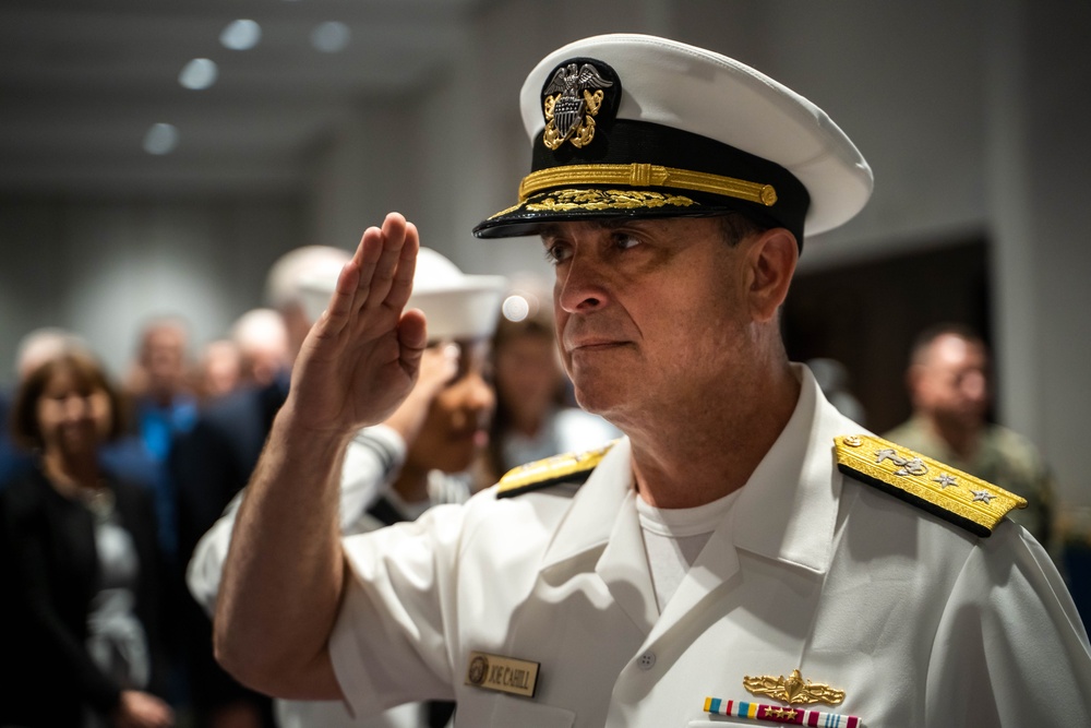 USS Kearsarge Holds Change of Command Ceremony