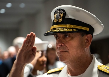 USS Kearsarge Holds Change of Command Ceremony