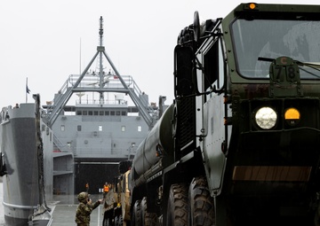 Crew assigned with LSV4 Uploads 25th ID equipment