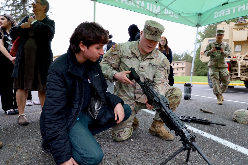 STEAM Students Visit JBLM