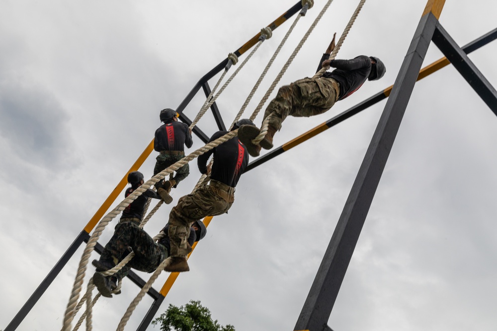 Competitors compete in Fuerzas Comando 2024 Obstacle Course