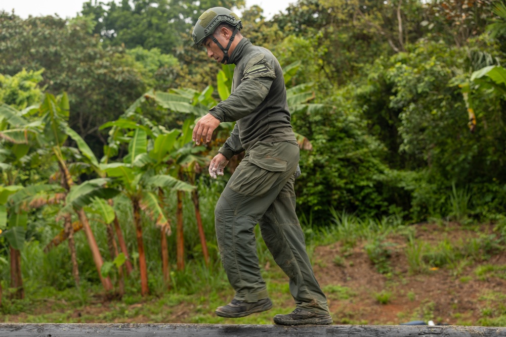 Competitors compete in Fuerzas Comando 2024 Obstacle Course