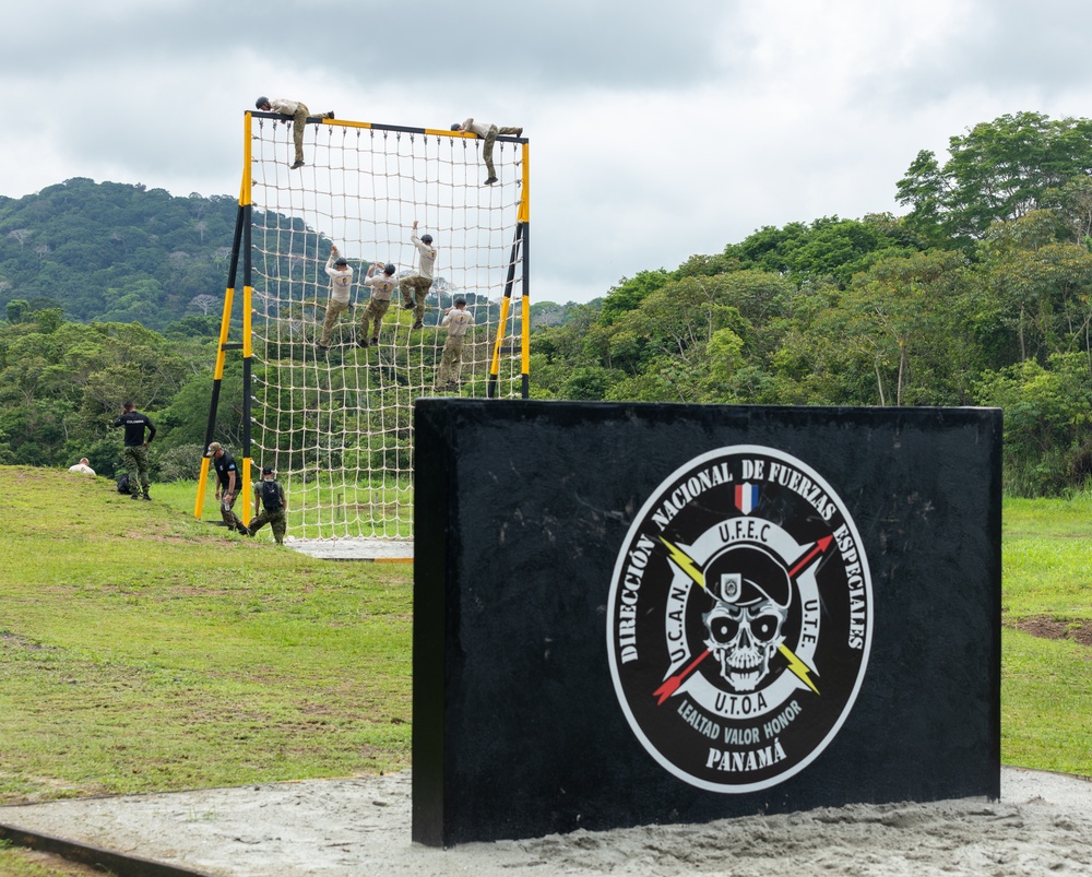 Competitors compete in Fuerzas Comando 2024 Obstacle Course