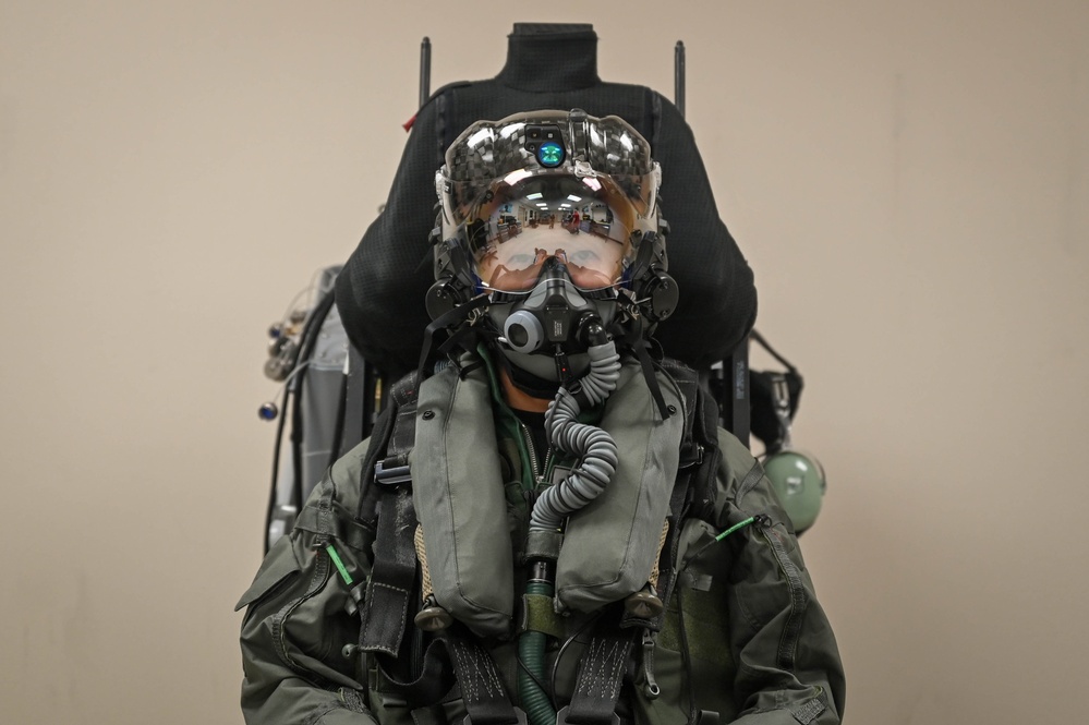 Pilot fit facility reaches milestone, outfits 1,000th F-35 pilot