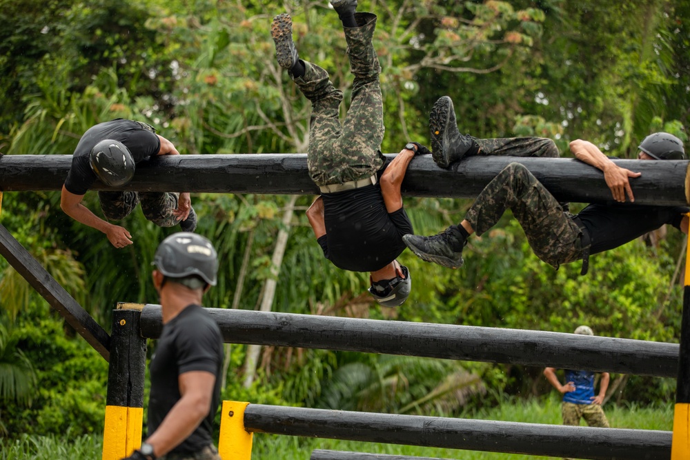 Competitors compete in Fuerzas Comando 2024 Obstacle Course