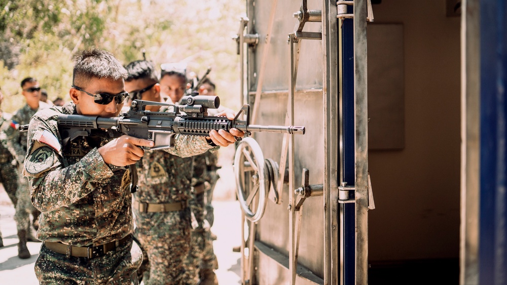 ACDC: US, Philippine Marines Conduct Urban Operations Training