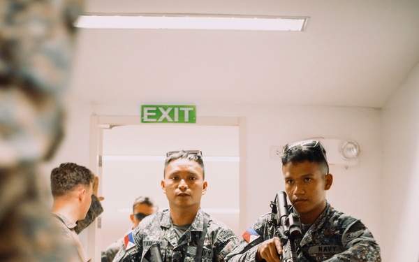 ACDC: US, Philippine Marines Conduct Urban Operations Training