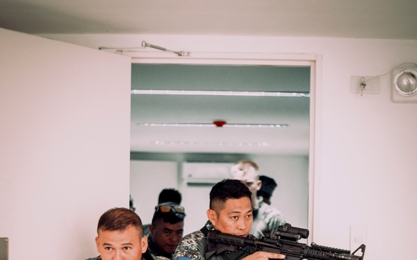 ACDC: US, Philippine Marines Conduct Urban Operations Training