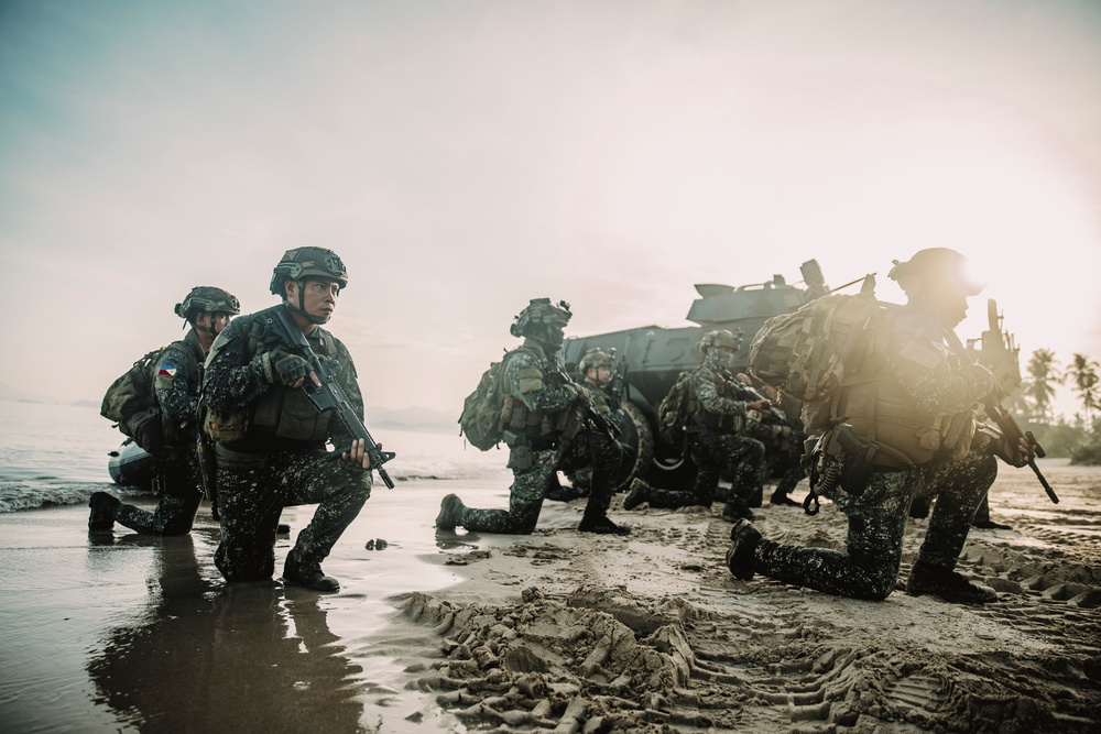 ACDC: US Marines, Philippine Marines Conduct Combined Key Terrain Seizure of MOUT Facility