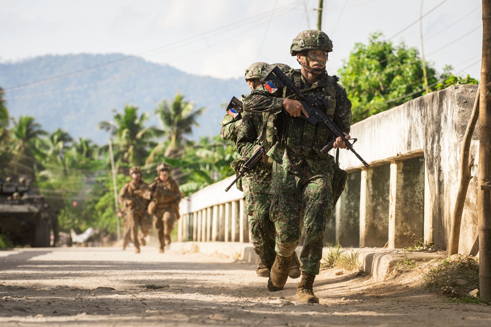 ACDC: US Marines, Philippine Marines Conduct Combined Key Terrain Seizure of MOUT Facility