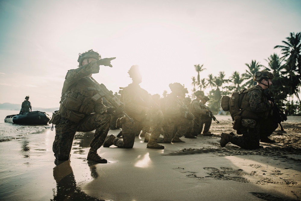 ACDC: US Marines, Philippine Marines Conduct Combined Key Terrain Seizure of MOUT Facility
