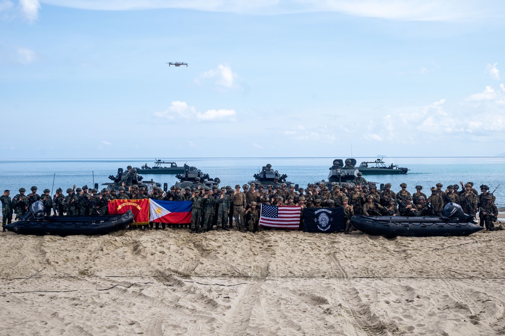 ACDC: US Marines, Philippine Marines Conduct Combined Key Terrain Seizure of MOUT Facility