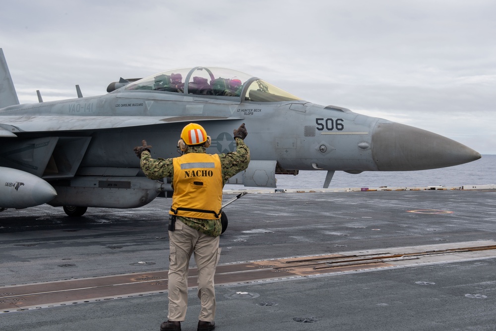 DVIDS - Images - USS Ronald Reagan (CVN76) Sailors conduct flight deck ...