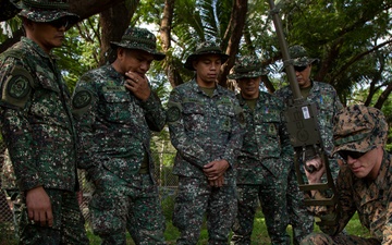 MWSS-371 conducts Compact Metal Detector training during EOPS SMEE