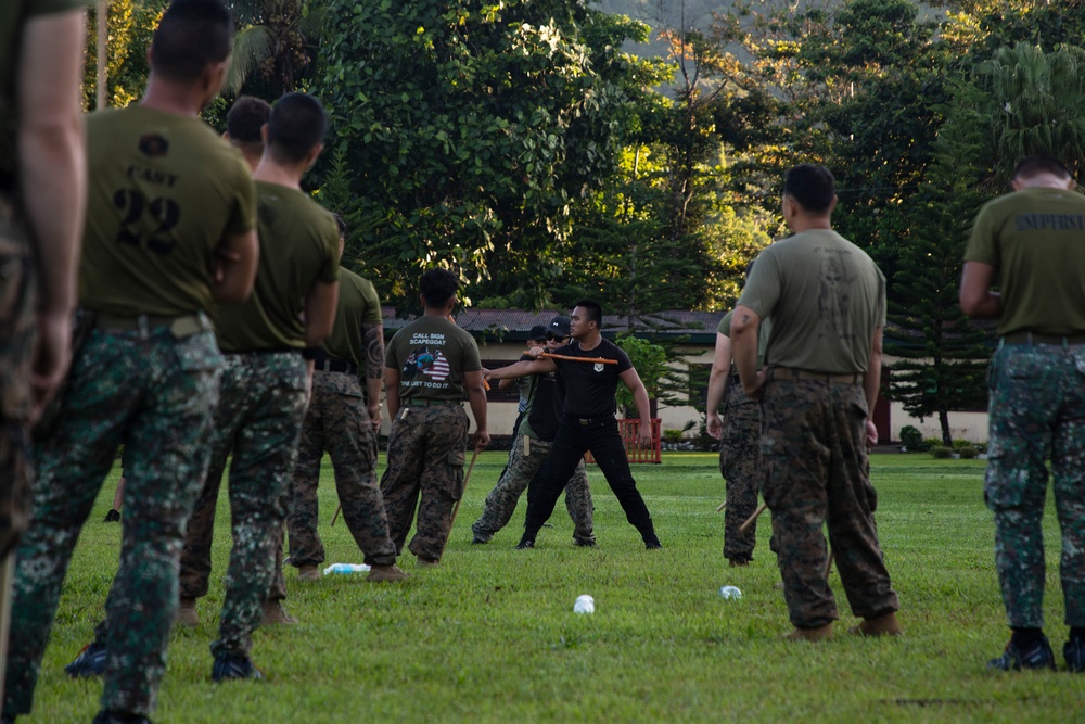 ACDC: 1/7, Philippine service members conduct martial arts training