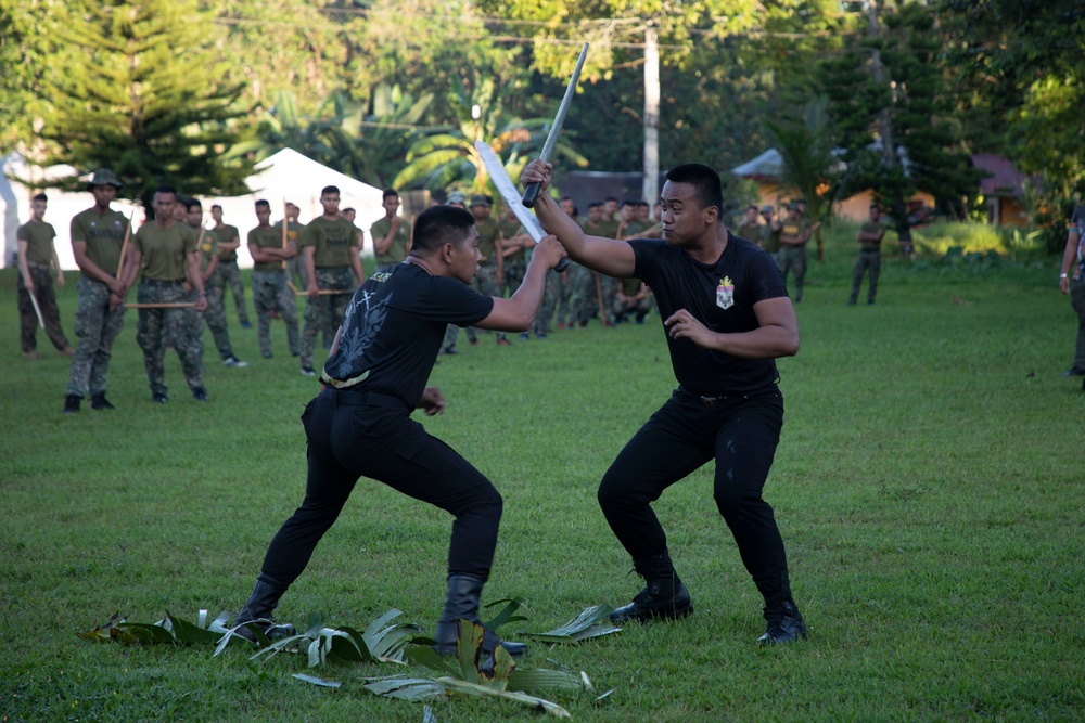 ACDC: 1/7, Philippine service members conduct martial arts training
