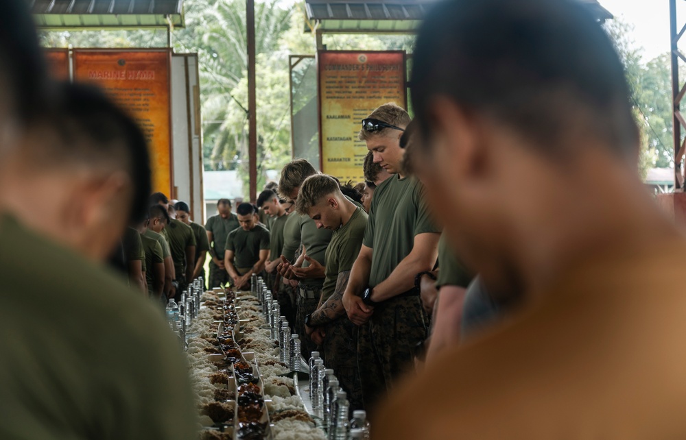 ACDC: 1/7, Philippine Armed Forces share boodle fight