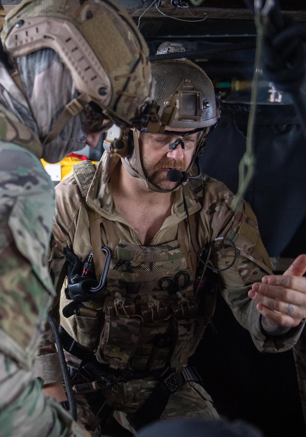 Members of EODMU 5 conduct a hoisting and rappelling exercise aboard  USS Ronald Reagan (CVN 76)