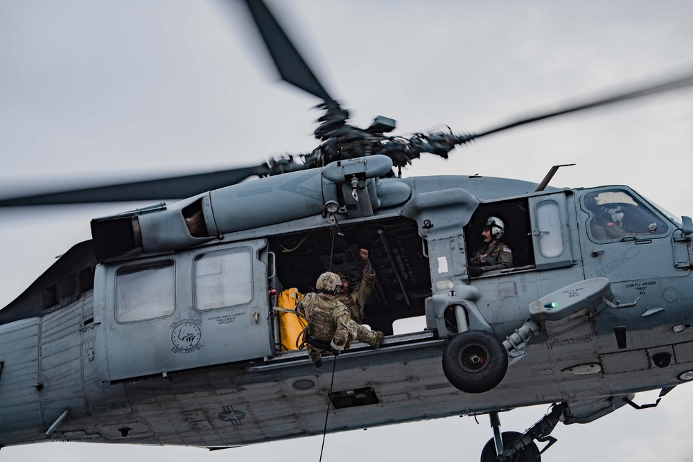Members of EODMU 5 conduct a hoisting and rappelling exercise aboard USS Ronald Reagan (CVN 76)