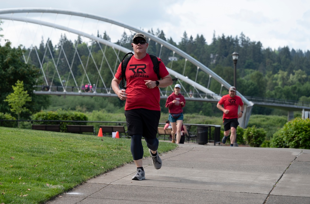 Oregon Guard runs to remember the fallen