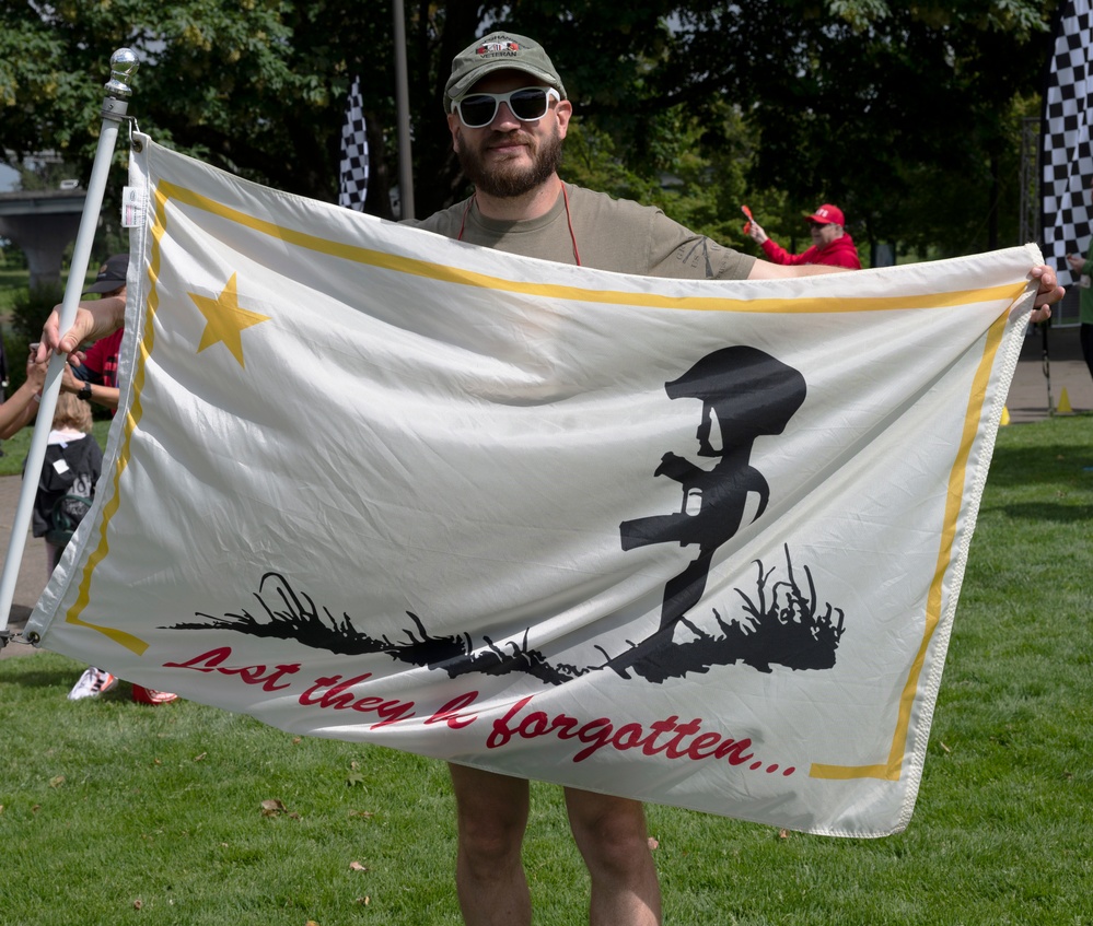 Oregon Guard runs to remember the fallen