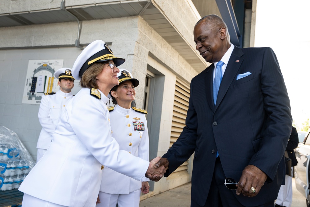 SD Delivers Keynote Address at USNA Commencement
