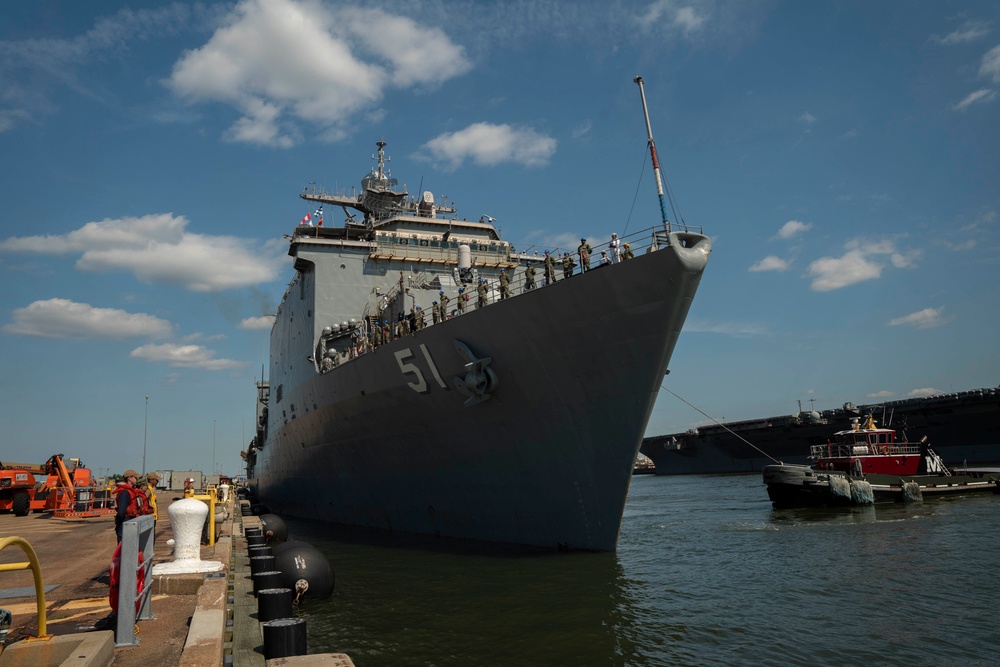 USS Oak Hill Departs Naval Station Norfolk for Deployment