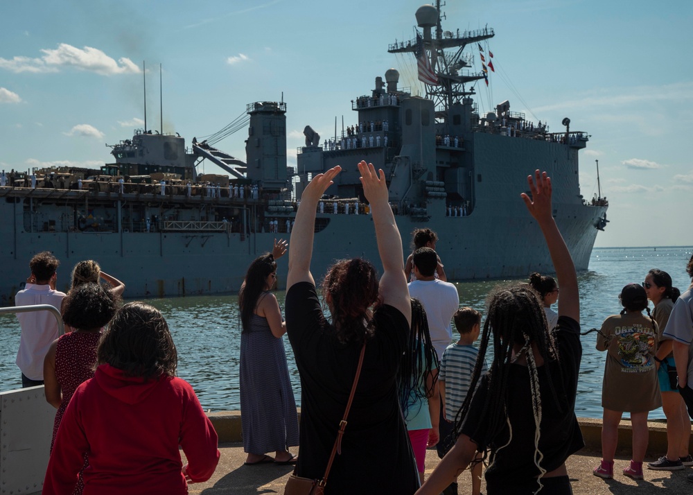 USS Oak Hill Departs Naval Station Norfolk for Deployment