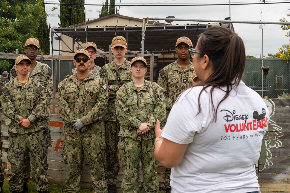 USS Carl Vinson (CVN 70) Sailors volunteer at the Boys and Girls Club of Fullerton, Richman Branch, with Disney VoluntEARS members during a community relations event during Los Angeles Fleet Week
