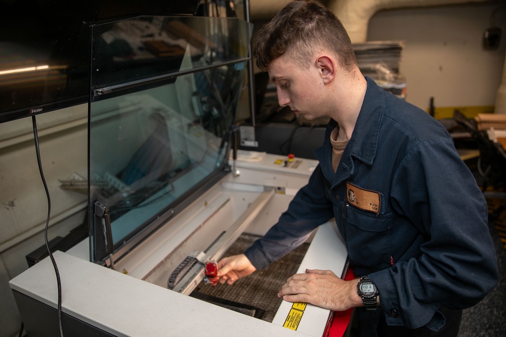 Sailor engraves aboard Abraham Lincoln Lincoln