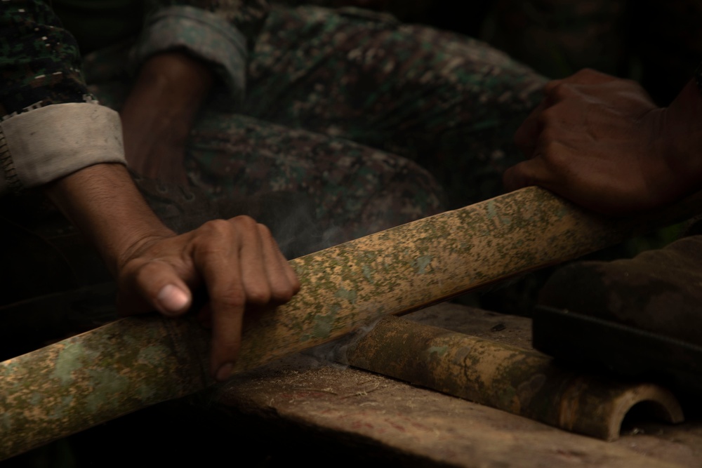 ACDC: 1/7, Armed Forces of the Philippines service members conduct jungle survival training