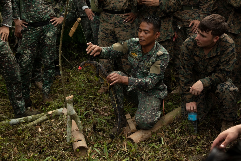 ACDC: 1/7, Armed Forces of the Philippines service members conduct jungle survival training