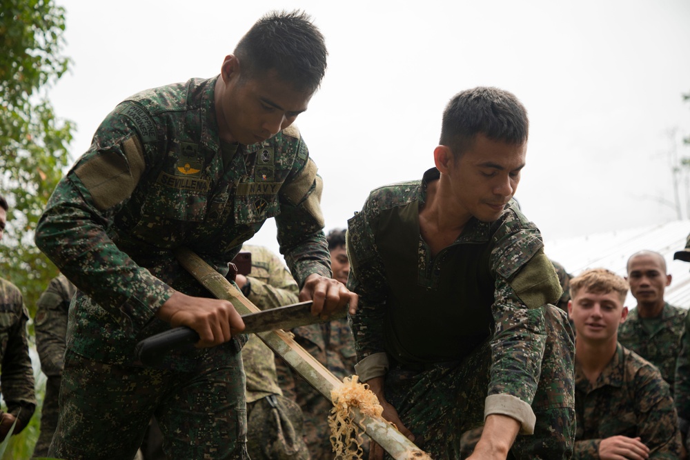 ACDC: 1/7, Armed Forces of the Philippines service members conduct jungle survival training