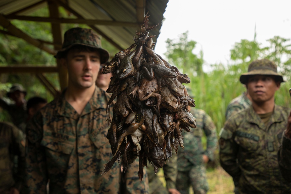 ACDC: 1/7, Armed Forces of the Philippines service members conduct jungle survival training