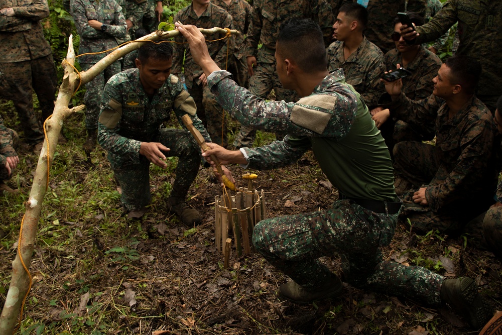 ACDC: 1/7, Armed Forces of the Philippines service members conduct jungle survival training