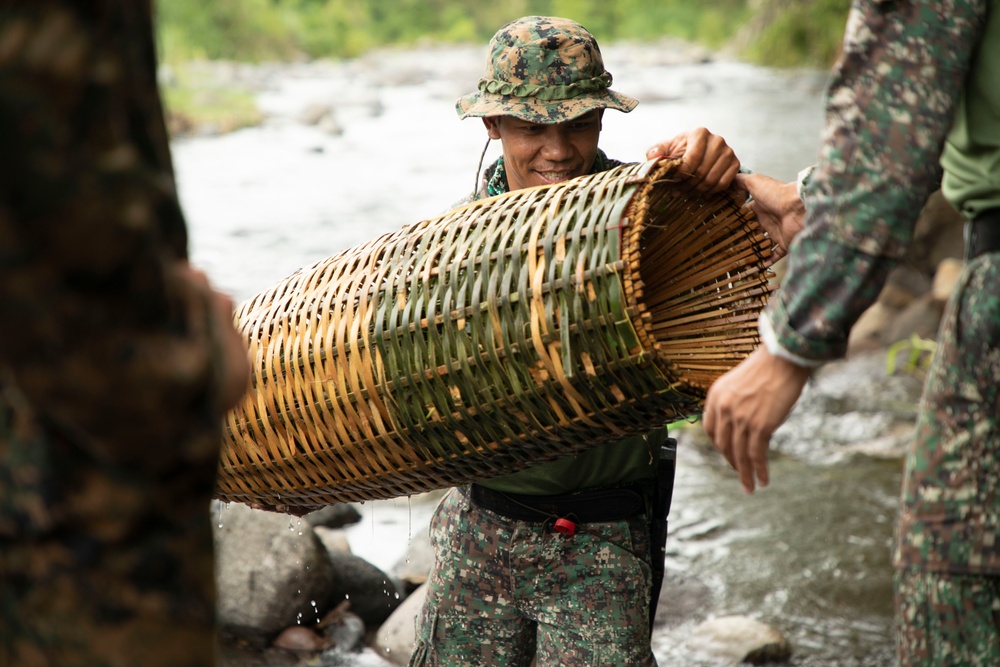 ACDC: 1/7, Armed Forces of the Philippines service members conduct jungle survival training