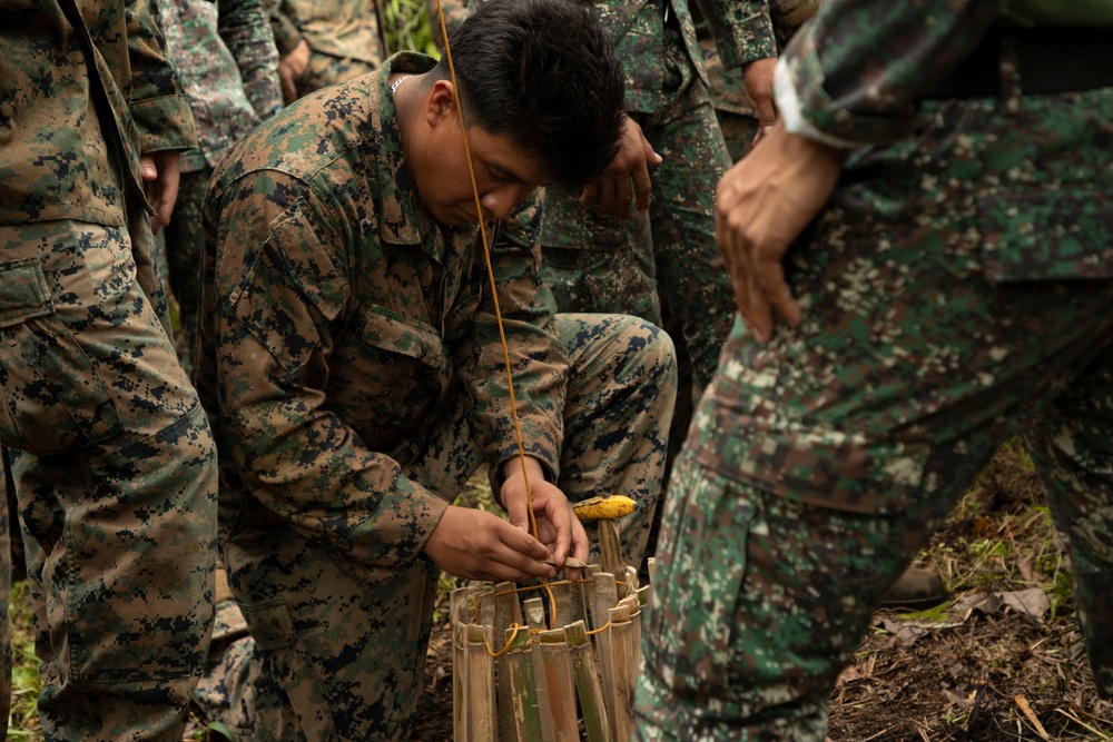 ACDC: 1/7, Armed Forces of the Philippines service members conduct jungle survival training