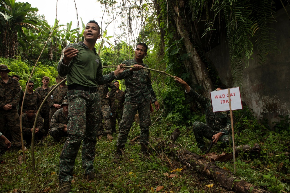 ACDC: 1/7, Armed Forces of the Philippines service members conduct jungle survival training