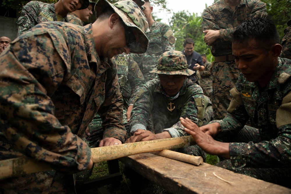 ACDC: 1/7, Armed Forces of the Philippines service members conduct jungle survival training