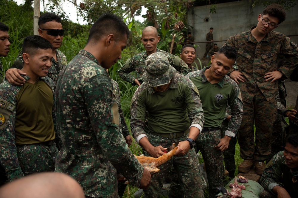 ACDC: 1/7, Armed Forces of the Philippines service members conduct jungle survival training