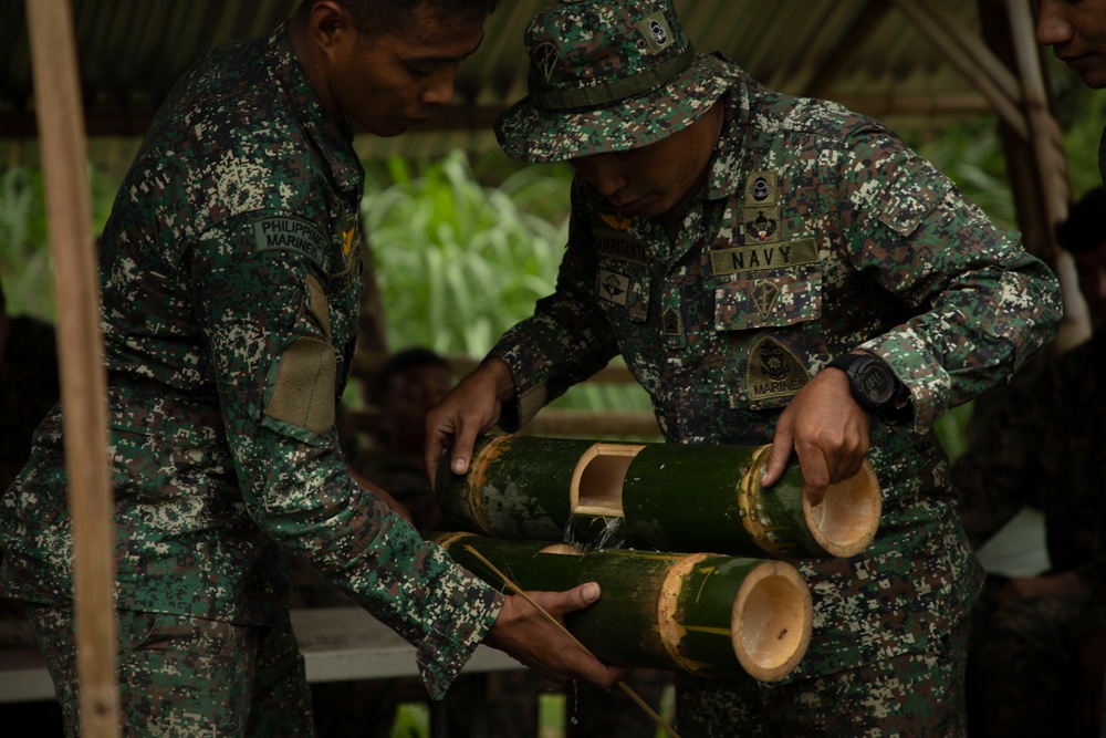 ACDC: 1/7, Armed Forces of the Philippines service members conduct jungle survival training