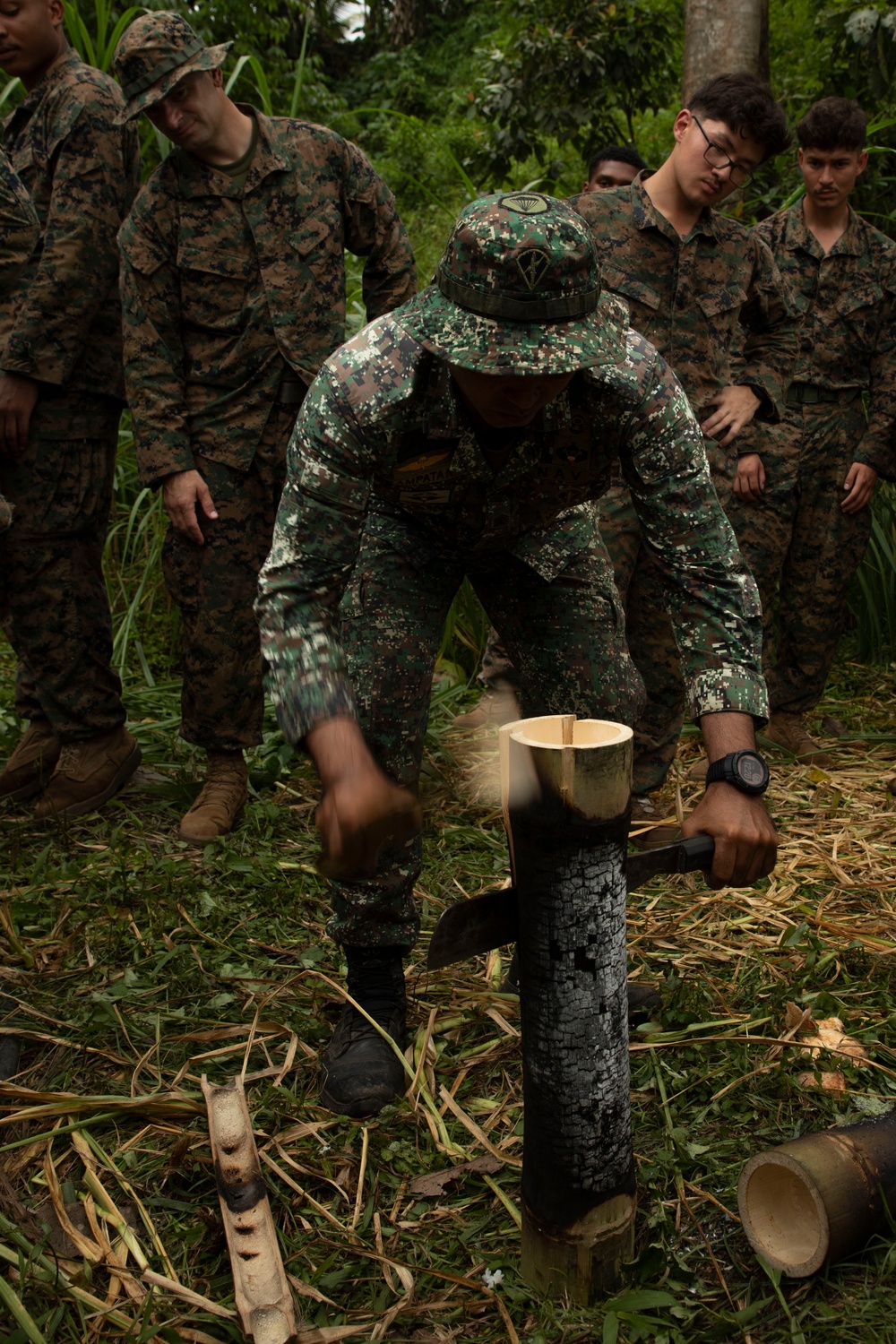 ACDC: 1/7, Armed Forces of the Philippines service members conduct jungle survival training