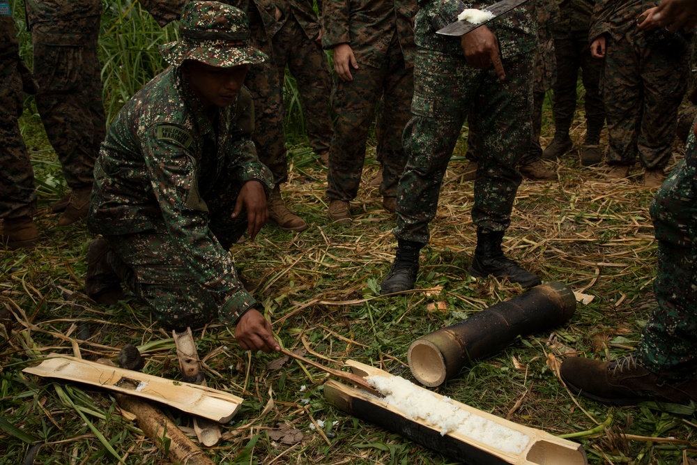 ACDC: 1/7, Armed Forces of the Philippines service members conduct jungle survival training