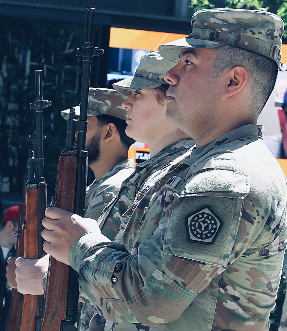 Medal of Honor Recipient, Glass Ceiling Shattering Coast Guard Admiral, and U.S. Senator Honor Fallen at Chicago Memorial Day Wreath-laying Ceremony